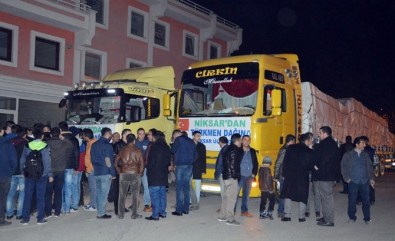 Niksar Ülkü Ocakları'ndan Türkmenlere 2 Tır Dolusu Yardım