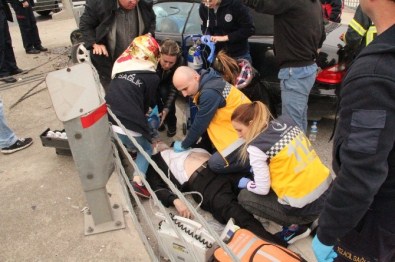 Otomobil Bariyerlere Çarptı Açıklaması 1 Ölü