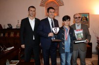 MUSTAFA DÜNDAR - Şampiyon Motokrosçu Mutluluğunu Başkan Dündar İle Paylaştı