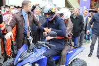 MOTOSİKLETÇİ - Sofuoğlu Engelli Miniklerle Gösteri Yaptı