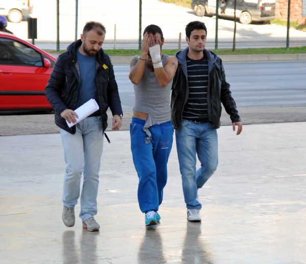 Kaçmaya Çalışan Cezaevi Firarisi Polisin Önüne Düştü