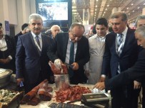TAHSİN BABAŞ - Başkan Babaş, İzmir Fuarı'nda Pastırma Dağıttı