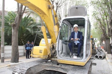 Başkan Kerimoğlu Döner Kesip, İş Makinesi Kullandı