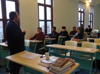 SAÜ'de 'Popüler Dini Akımlar' Konulu Seminer Düzenlendi