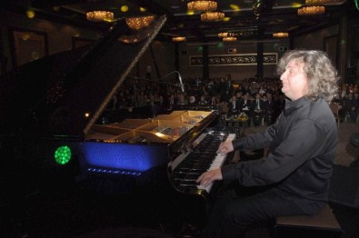 Tuluyhan Uğurlu'dan Piyano Resitali