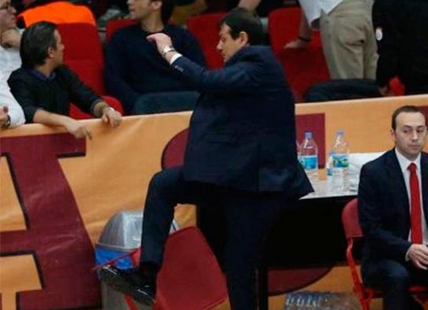 Ergin Ataman'ı çıldırttılar!