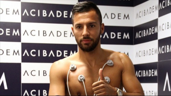 Galatasaraylı futbolcu yuvadan uçuyor