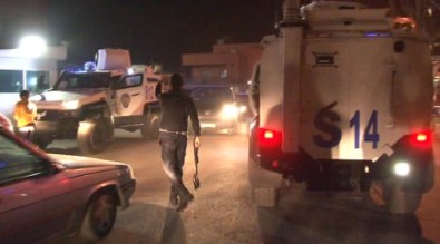 Polis Merkezi Önünde Silahlı Kavga Açıklaması 4 Yaralı