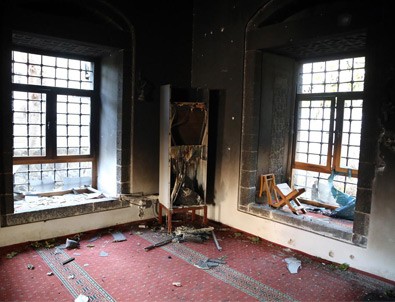 Terör saldırısında zarar gören camideki tahribat ortaya çıktı