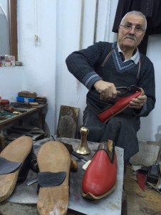 Asırlık Mercan Terlikler Bursa'da Yaşatılıyor