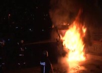 KORSAN GÖSTERİ - Göstericiler İSKİ aracını ateşe verdi