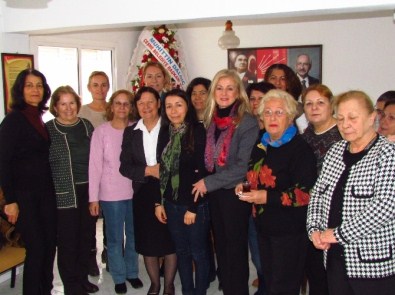 Çeşme CHP'de Kadınlar, Gülseli Saatli İle Devam Dedi