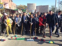 CAFER ESENDEMIR - Sarıçam'da Süpürgeli 'Çöplüğü Hayır' Protestosu