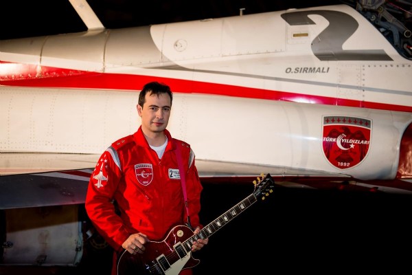 Türk Yıldızları gökyüzünde klip çekti