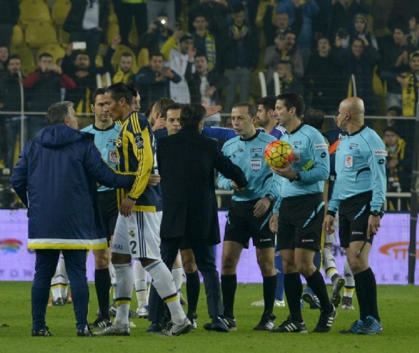 Pereira'dan Cüneyt Çakır'a sevgi gösterisi