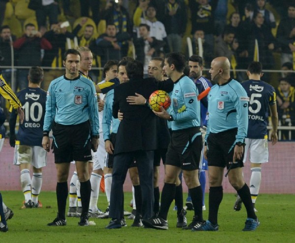 Pereira'dan Cüneyt Çakır'a sevgi gösterisi