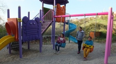 Burhaniye'de Belediye Köylü Çocukları Sevindirdi