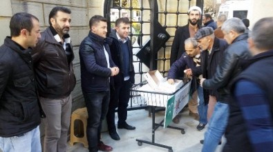 Diriliş Osmanlı Derneği Çerkezköy Şubesi Lokum Dağıttı