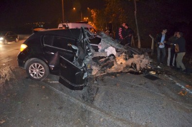 İzmir'de Trafik Kazası Açıklaması 1 Ölü, 1 Yaralı