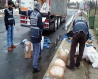 TEKSTİL MALZEMESİ - Kargo Kamyonundaki 30 Kilo Esrarı Narkotik Köpeği Buldu