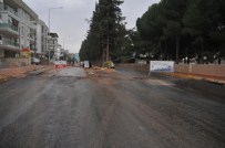 KALDIRIM ÇALIŞMASI - Kepez Belediyesi'nden Fabrikalar Mahallesi'ne Sıcak Asfalt