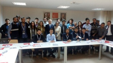 Kılıçdaroğlu'ndan CHP'li Gençlere Sürpriz Ziyaret