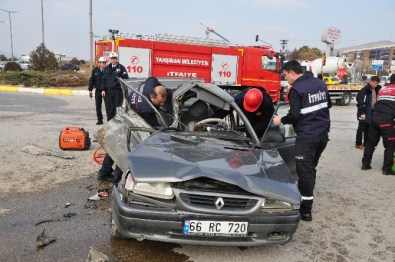 Kırıkkale'de Trafik Kazası Açıklaması 1 Ölü, 1'İ Ağır 2 Yaralı