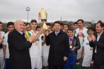 KOZCAĞıZ - Kozcağız Belediyespor'un Kupasını Milletvekili Tunç Verdi