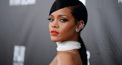 Rihanna'dan Olay Açıklama
