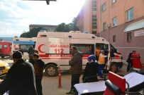 GAZIOSMANPAŞA ÜNIVERSITESI - Tokat'ta Kamyon İle Minibüs Çarpıştı Açıklaması 13 Yaralı