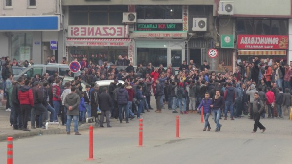 Maçta hakemin dişlerini kırdılar