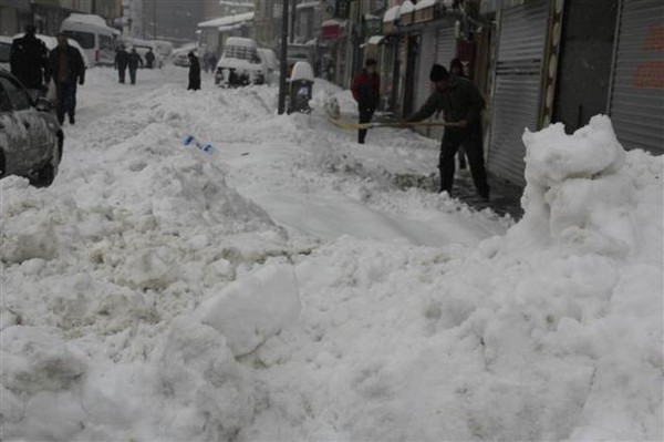 Hakkari'de okullar tatil!