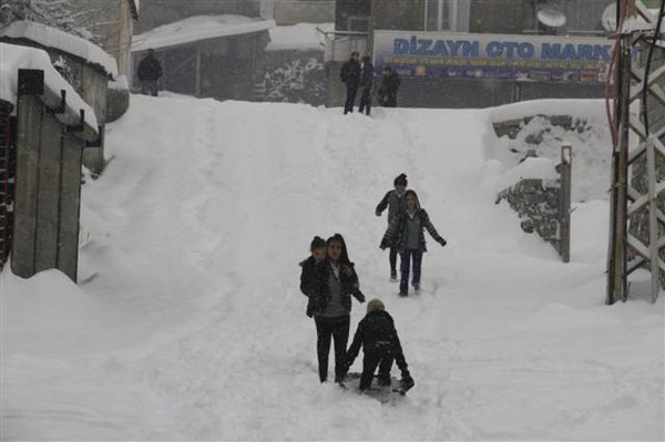 Hakkari'de okullar tatil!