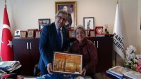 YAĞLıBOYA - Bandırmalı Sanatçı Gültekin Özcan'dan Başkana Teşekkür Ziyareti