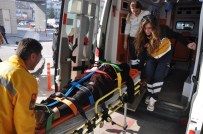 TURGUTALP - Çarpışan Otomobillerden Biri Dolmuş Durağına Daldı Açıklaması 1 Yaralı