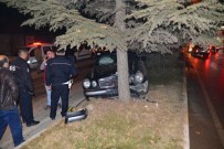 Erbaa'da Otomobil Ağaca Çarptı Açıklaması 1 Yaralı