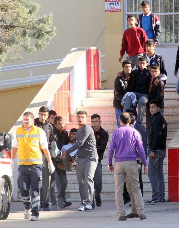 Lisede pompalı tüfekle kavga: 4 Yaralı