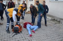 5. Kattan Beton Zemine Düşen Genç Kız Ağır Yaralandı
