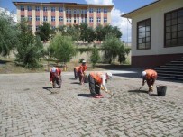 EĞİTİM YILI - Beyşehir Belediyesi Okul Bahçelerini Düzenliyor