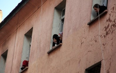 Erzurum'da Buz Gibi Havada Yıkım Gerilimi