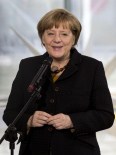 UÇAK GEMİSİ - Merkel, Asker Aileleriyle Bir Araya Geldi