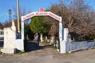 Cep Telefonuyla Defnedilen Adam Balıkesir'de Günün Konusu Oldu