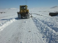 KÖY YOLLARI - Aksaray'da Kar Nedeniyle Kapanan Yollar Açılıyor