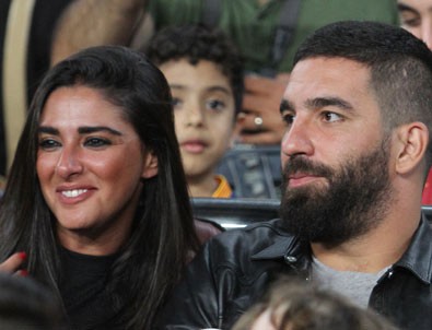 Aslıhan Doğan, Arda Turan'a olan aşkını böyle gösterdi