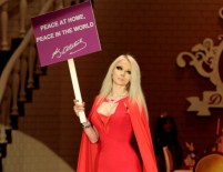 CANDICE SWANEPOEL - Barbie'den Atatürk'lü Mesaj