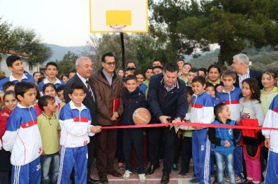 Bodrum Belediyesi'nden Okula Basketbol Sahası