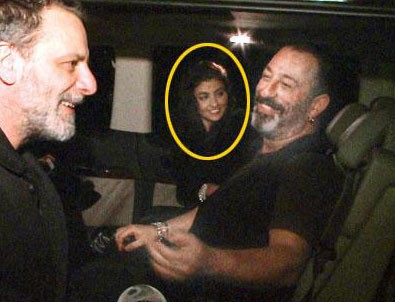 Cem Yılmaz yine o esmer kadınla görüntülendi