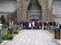 HALIL ÇOMAKTEKIN - Irak Ve Suriyeli Gençler Tarih Turu Attı