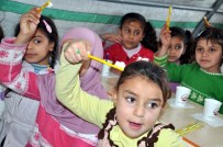 DİŞ HEKİMLERİ - Mülteci Öğrencilere Diş Temizliği Dersi