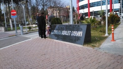 Oğlu 27 Yıl Hapis Cezası İstemiyle Yargılanan Anne İntihar Etmek İstedi